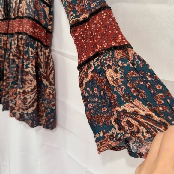 American Eagle Paisley Long Bell Sleeve Velvet Trim‎ Blouse Multicolor Size XS - Picture 5 of 9